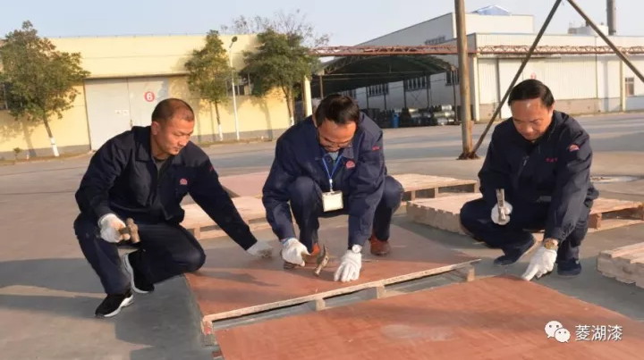 紅色祝福伴你一路前行